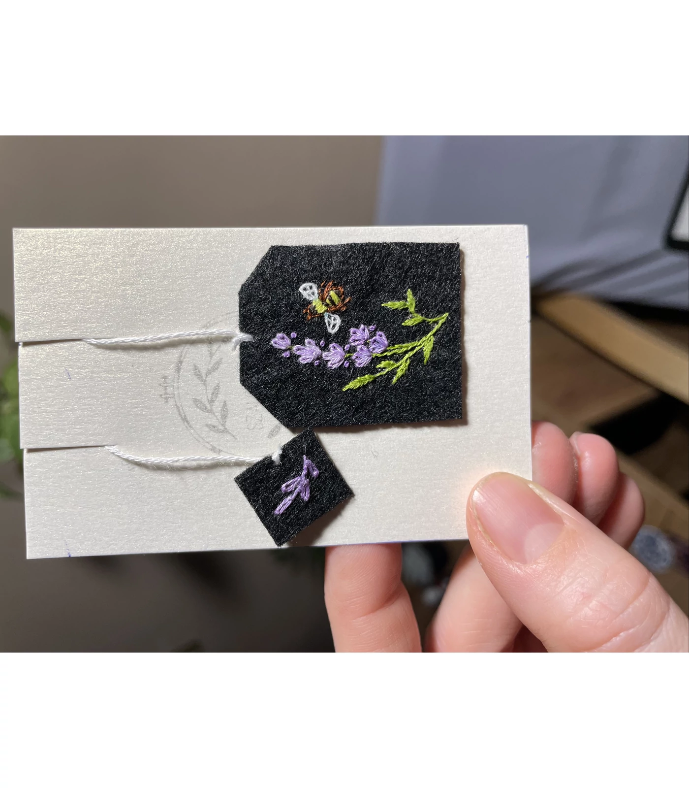 Hímzett könyvjelző