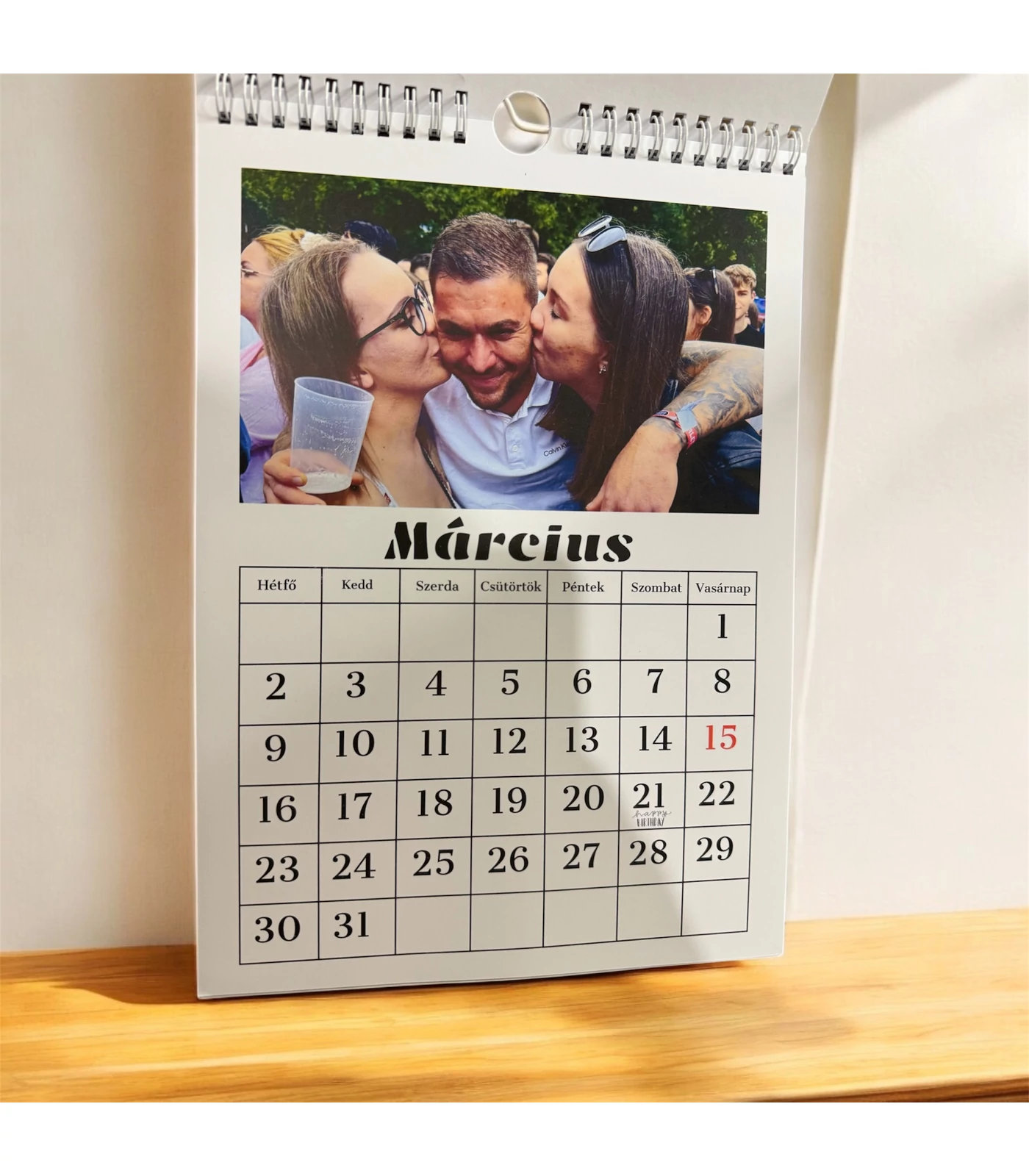 Személyre szabható fényképes falinaptár – saját fotókkal és megjelölhető jeles napokkal