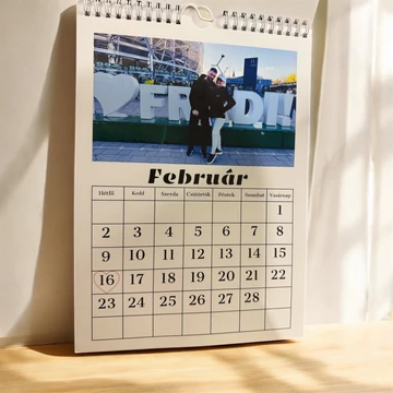 Személyre szabható fényképes falinaptár – saját fotókkal és megjelölhető jeles napokkal